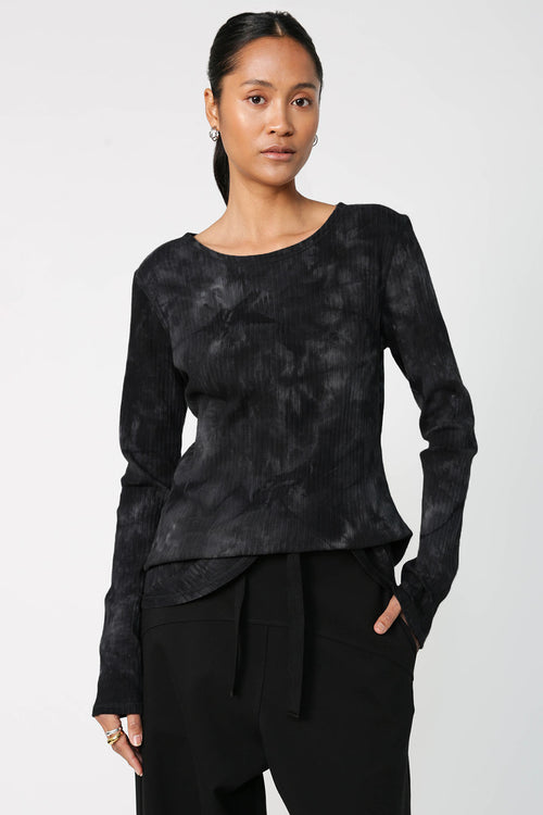 shy layering top / black|charcoal tie dye