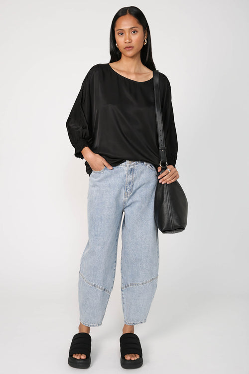 assume top / black sheen