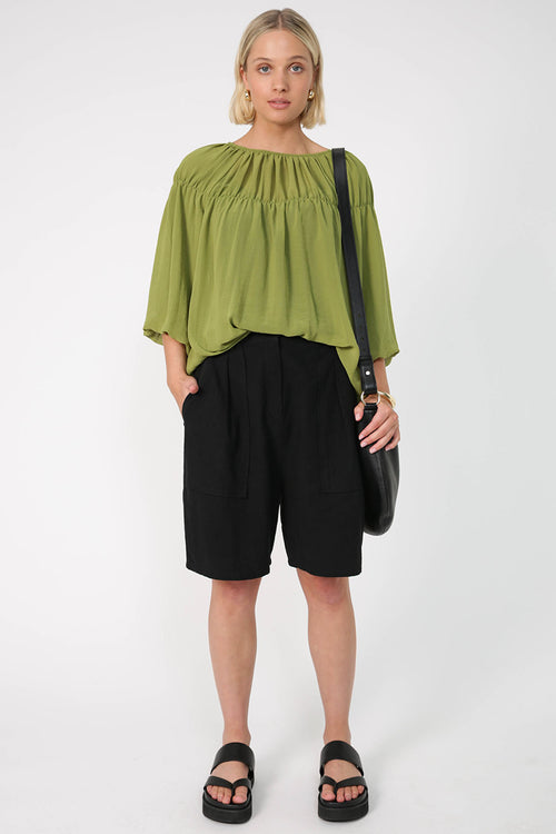 gallery tee / leaf green