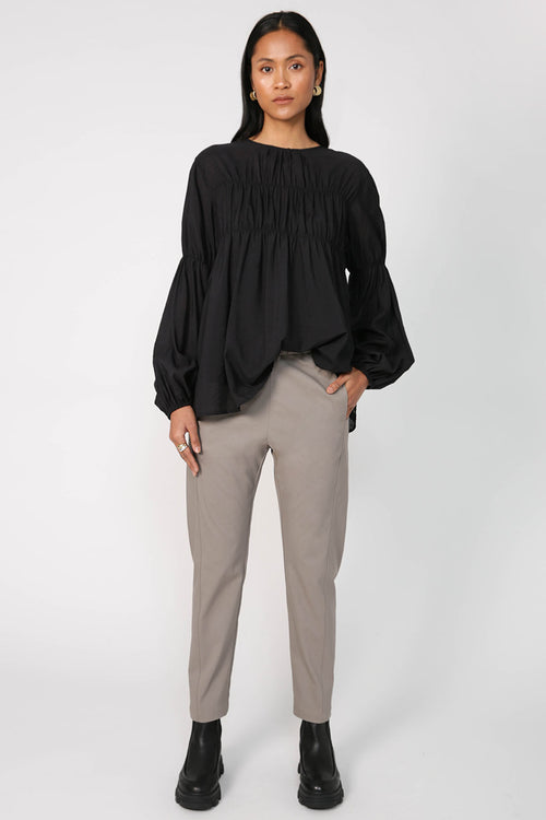 maintain pant / grey brown