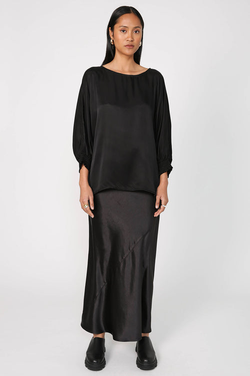 assume top / black sheen