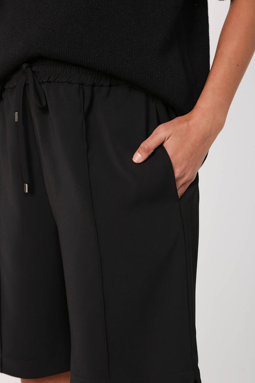 coach short / black