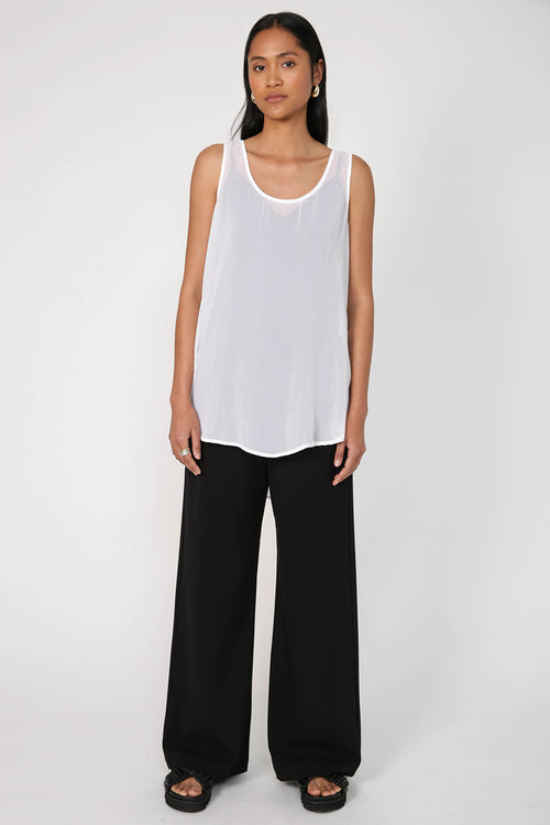 saviour tank / white