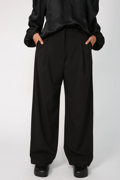 barrel wide leg pant / black