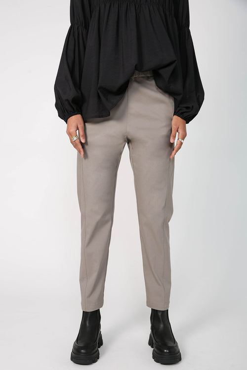 maintain pant / grey brown