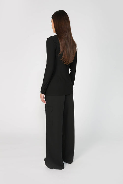 gather polo skin / black