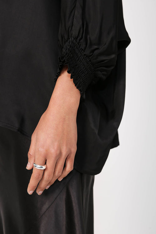 assume top / black sheen