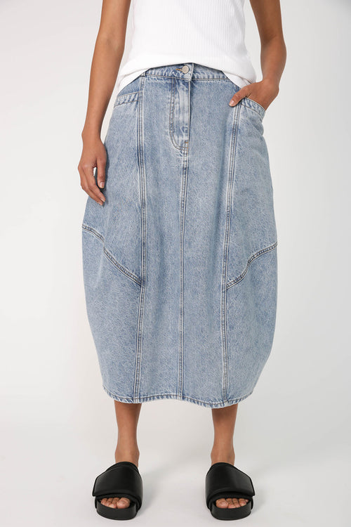 embered denim skirt / washed indigo