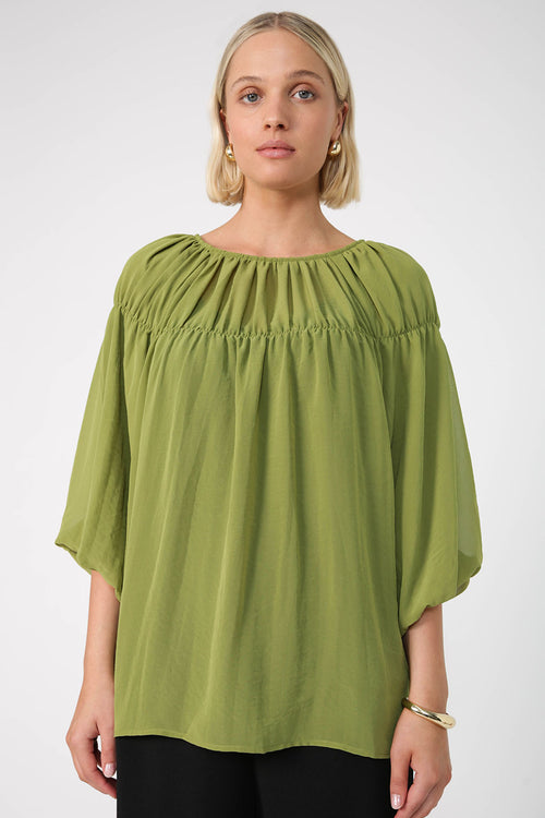 gallery tee / leaf green