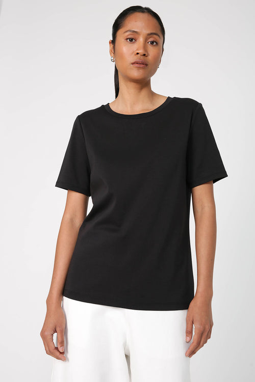 modest tee / black