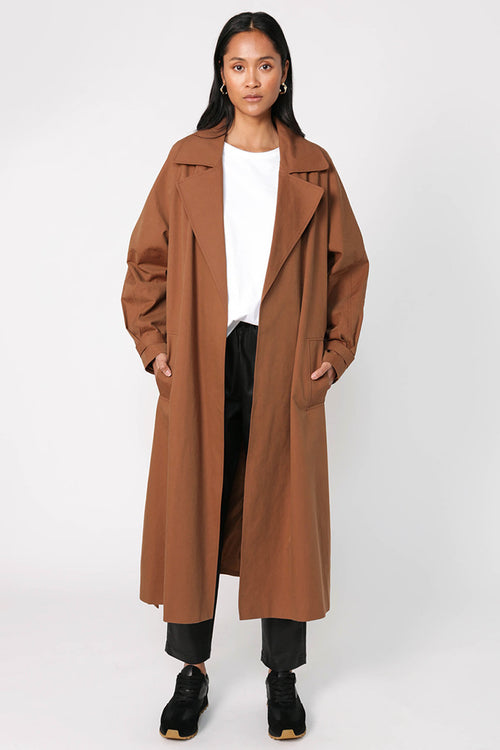 master trenchie / tan brown
