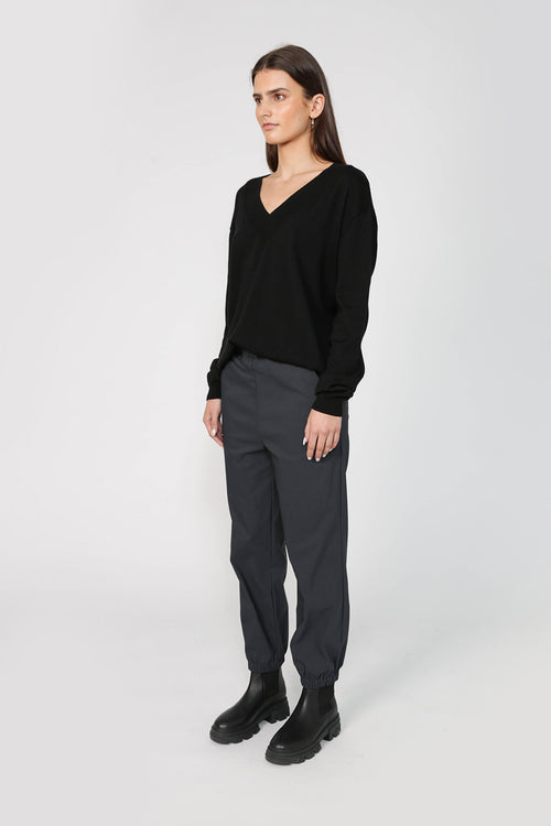 settled pant / dark charcoal grey