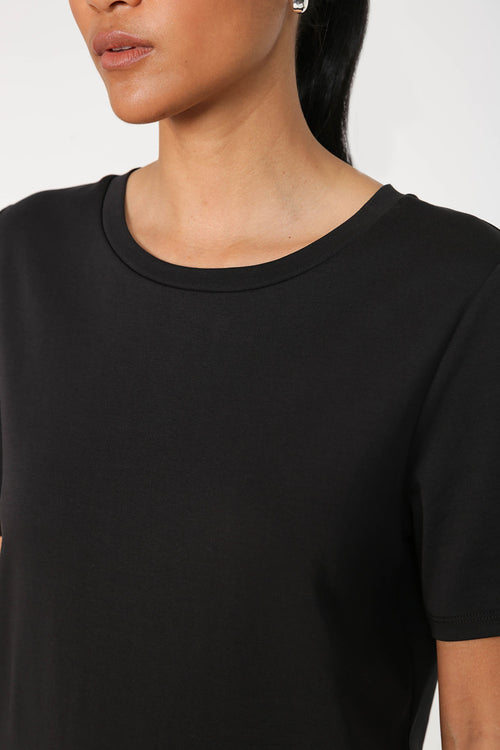 modest tee / black
