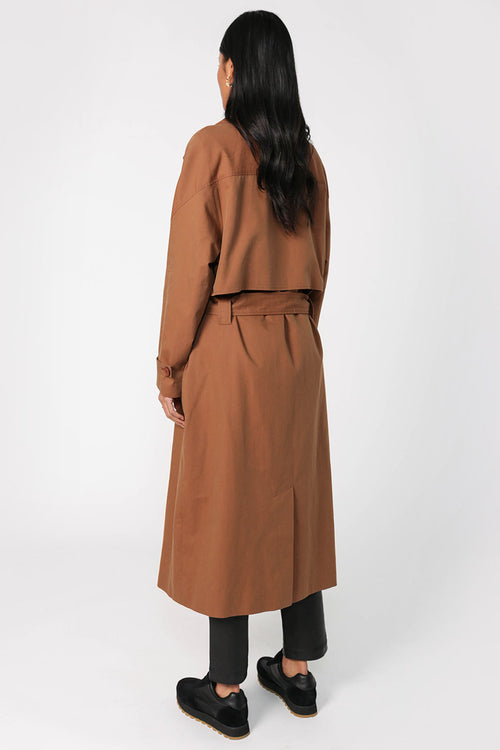 master trenchie / tan brown