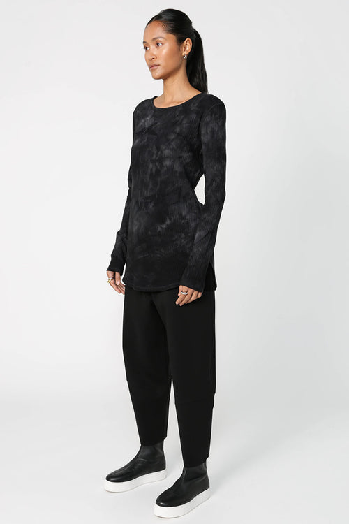 shy layering top / black|charcoal tie dye