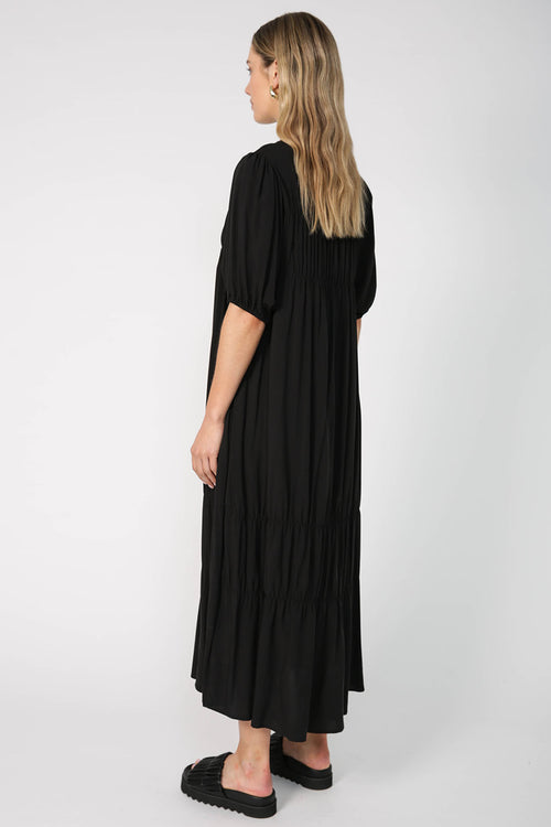 region dress / black