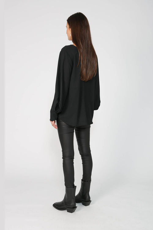 focus top / black