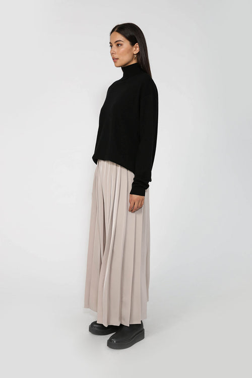pleating skirt / taupe neutral