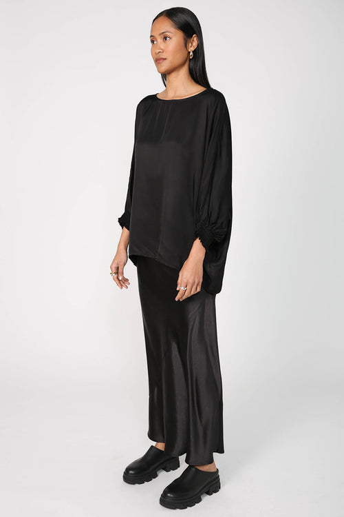 assume top / black sheen