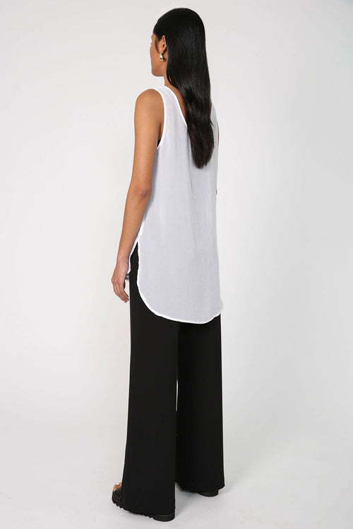 saviour tank / white