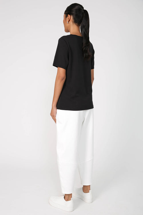 modest tee / black