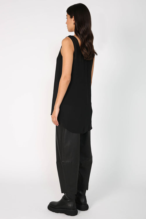 saviour tank / black