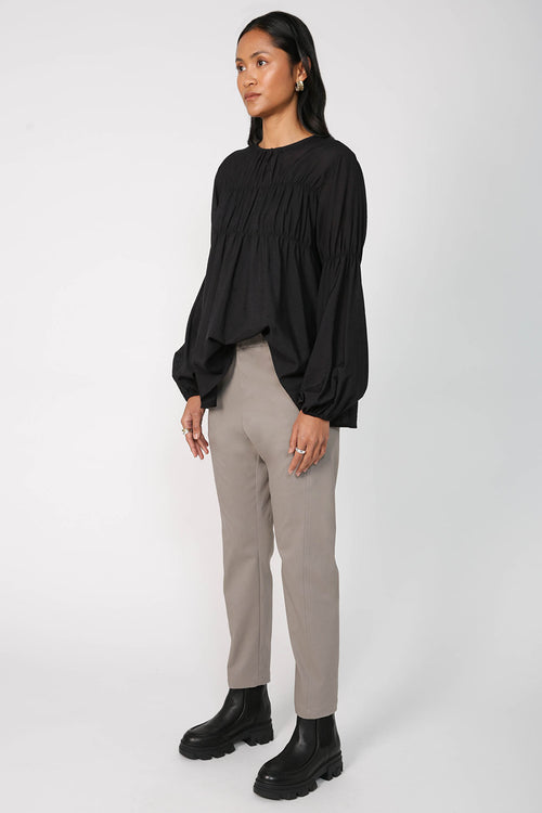 maintain pant / grey brown