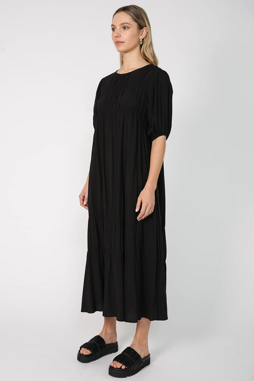 region dress / black