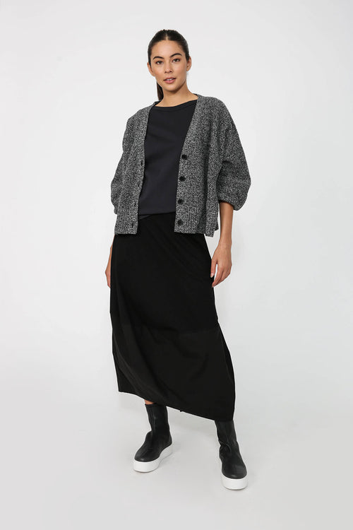 kicking tee / dark charcoal grey