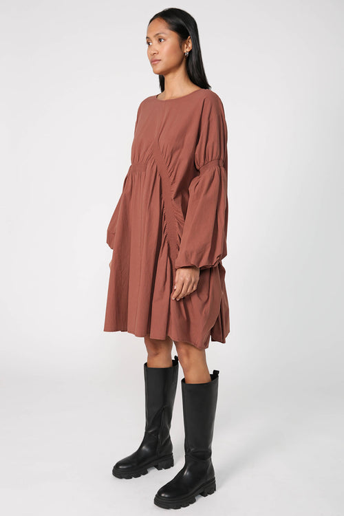 striate dress / chestnut brown