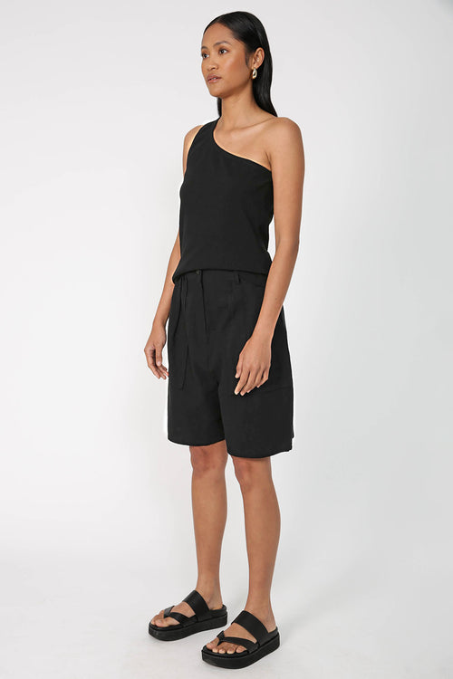 final short / black
