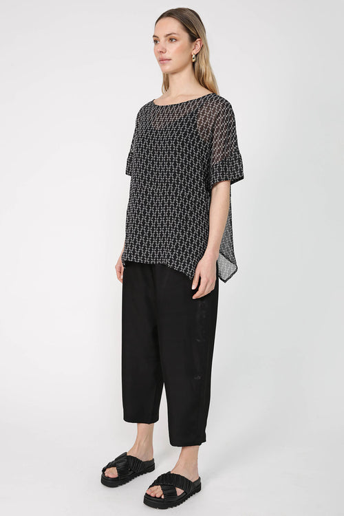 bracket tee / black|sand sequence print