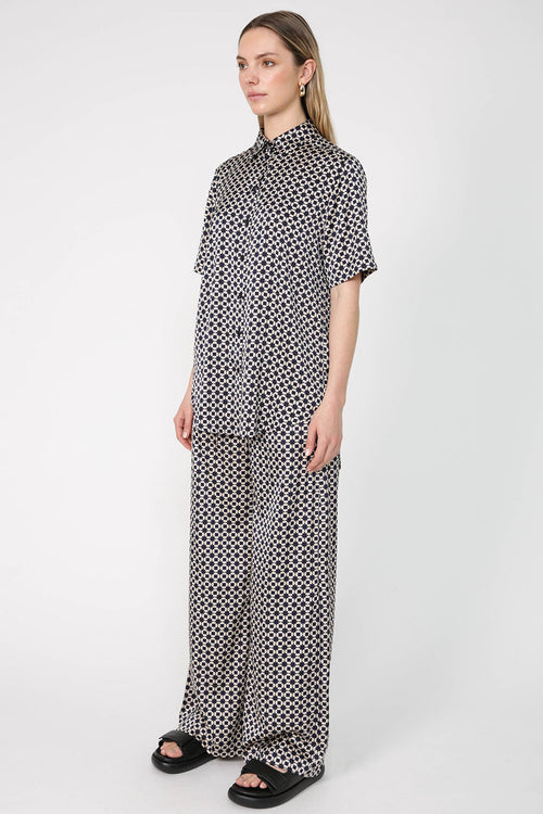 vastness shirt / navy|natural geo print