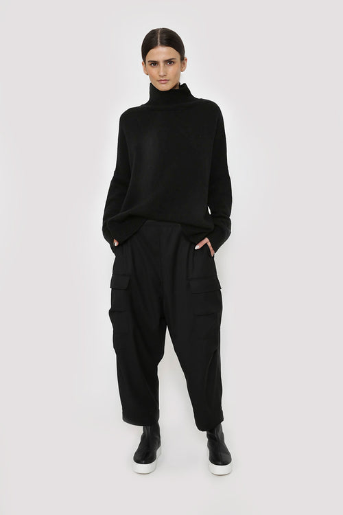 batched sweater / black