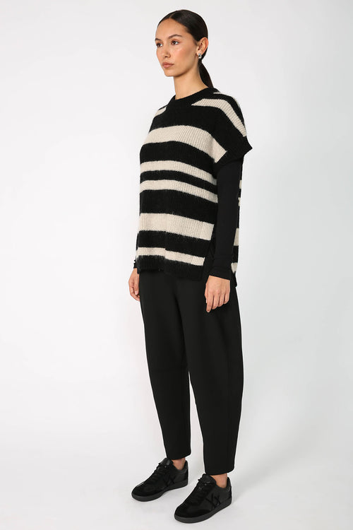 upbeat stripe vest / black|natural stripe
