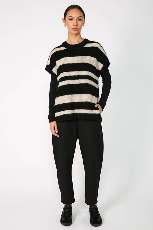 upbeat stripe vest / black|natural stripe