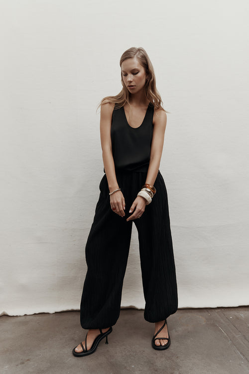 beyond pant / black crinkle