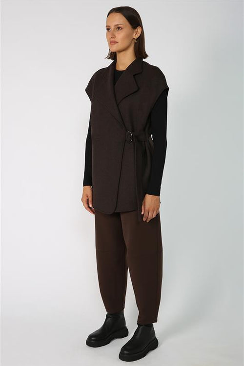 task cape / chocolate marle