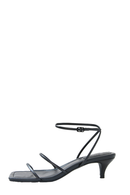 strapped heel / black|black