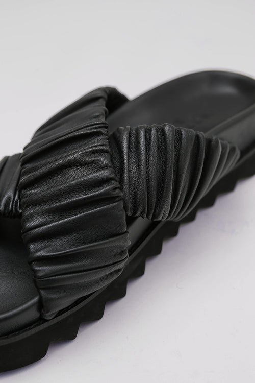 ruche cross slide / black|black