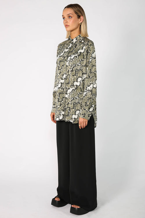 roam shirt / pixelated snake green