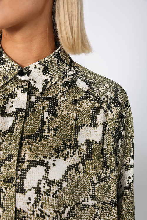 roam shirt / pixelated snake green