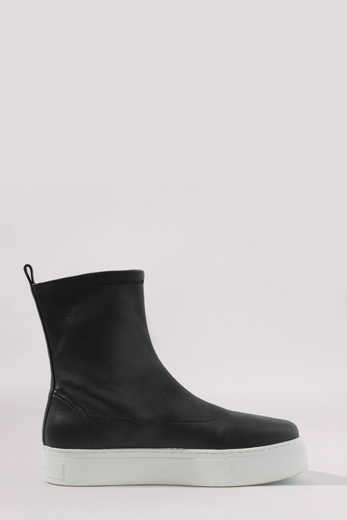 standard kick boot / black|white