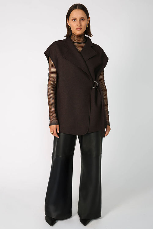 task cape / chocolate marle
