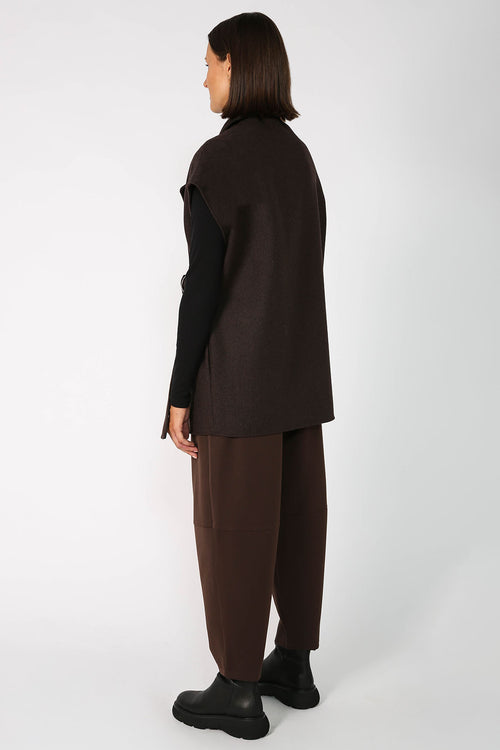 task cape / chocolate marle