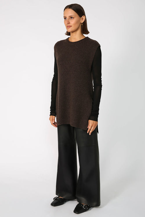 tabard crew vest / chocolate marle