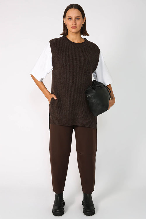 tabard crew vest / chocolate marle