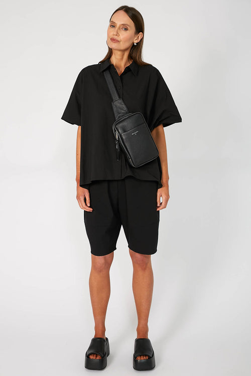 ahead short / black