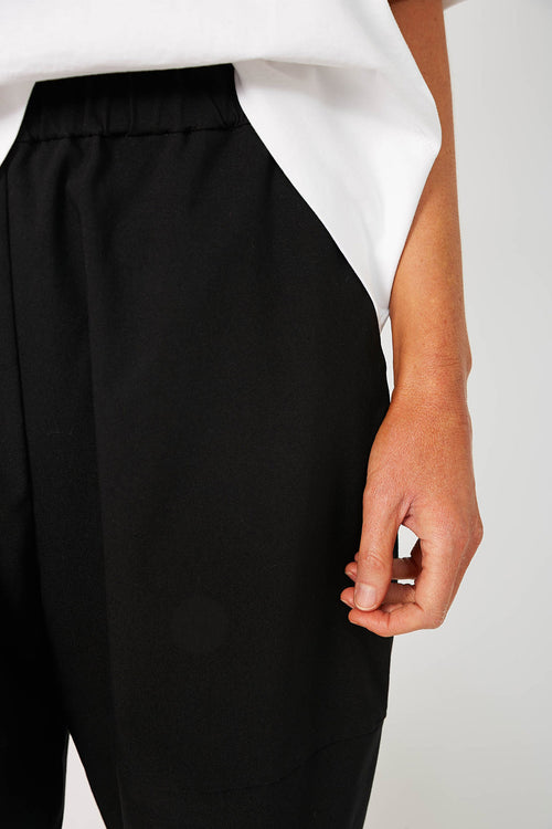 ahead short / black