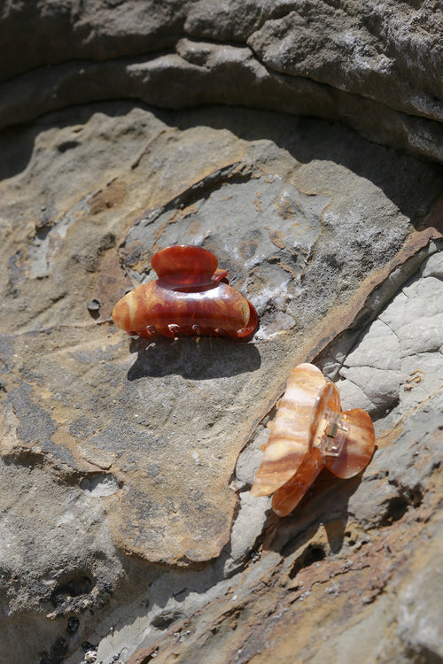 claw clip / caramel swirl
